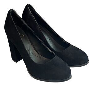 Isola Hayley Black Suede Pumps. Size 8